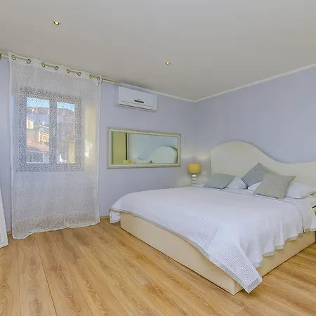 Gentile Apartment Split